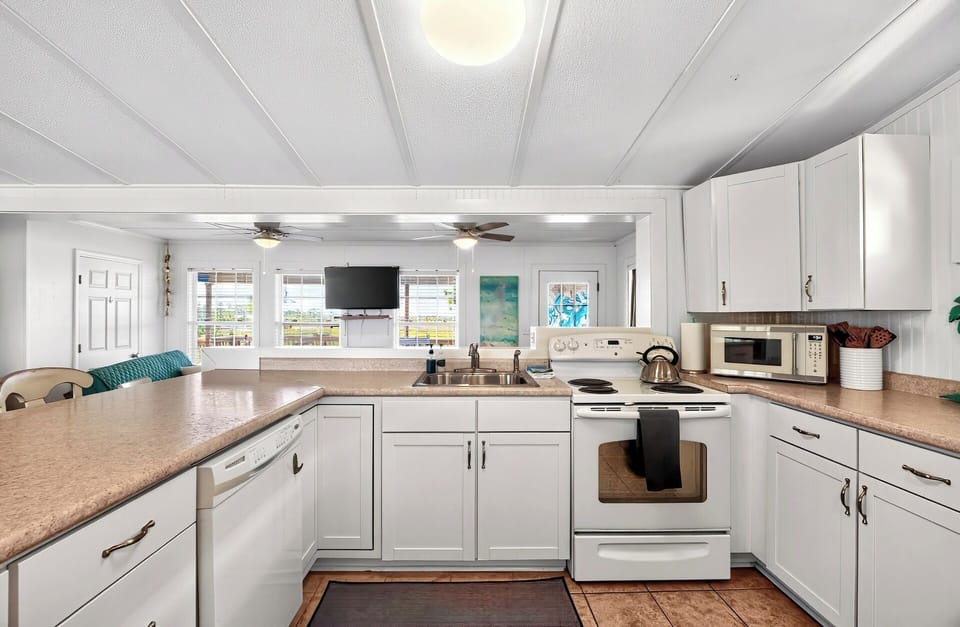 Kitchen with all appliances