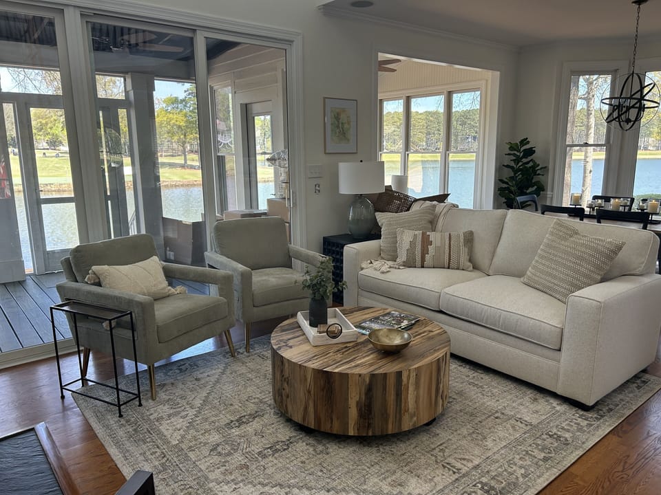 Open floor plan, Family/Living room flows into Dining Room, Sun Room, and Porch!