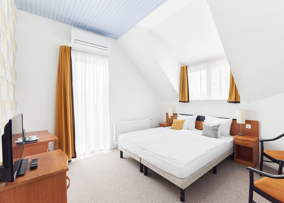 Deluxe Double Room | Premium bedding, in-room safe, desk, free WiFi