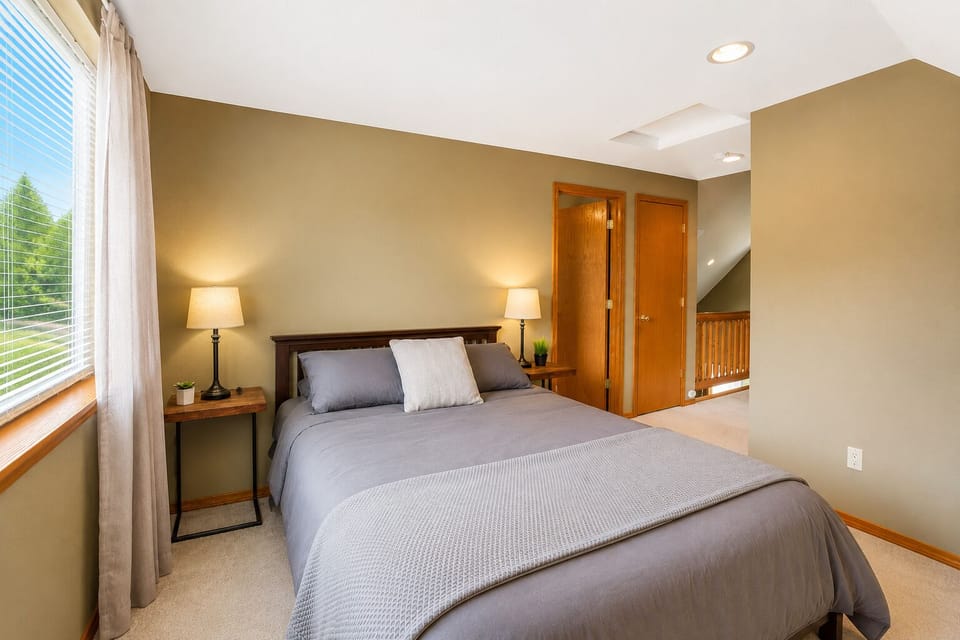 Upper Level Open Bedroom Space with Queen Bed.
