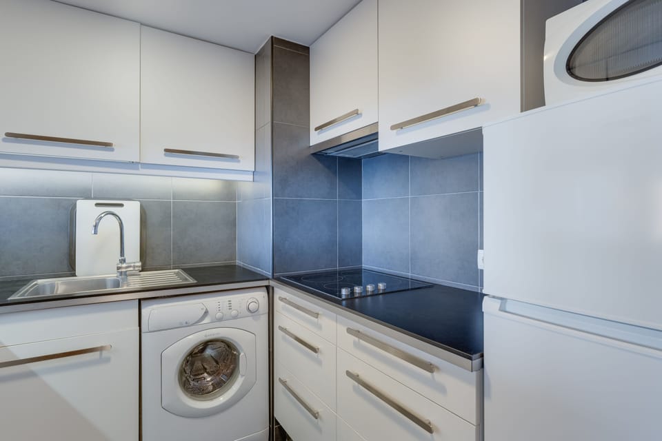 Panoramic Apartment | Private kitchen | Fridge, microwave, stovetop, espresso maker
