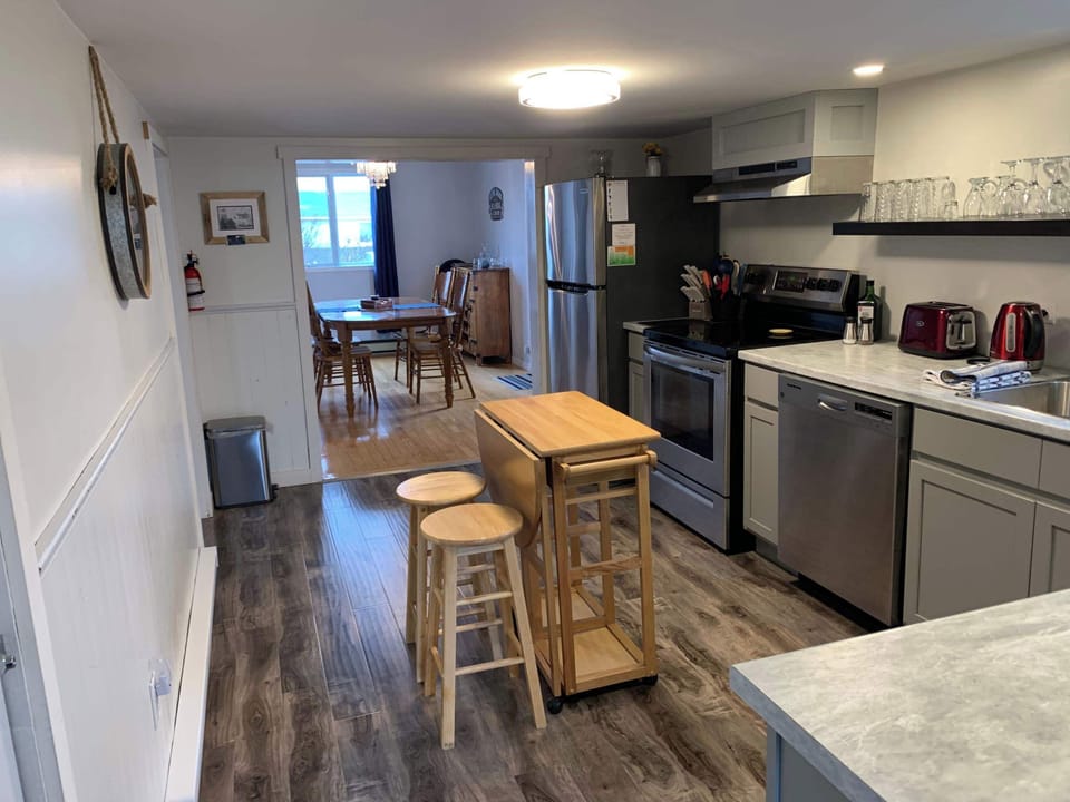 Kitchen & Dining