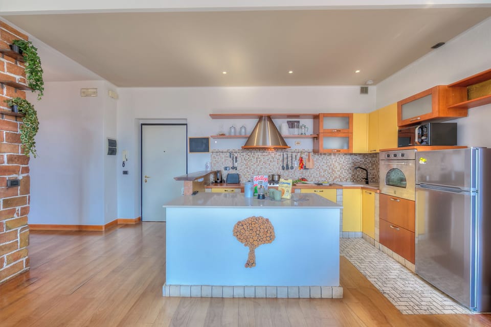 Family Apartment, Multiple Bedrooms (Muri Di Arco) | Private kitchen | Fridge, microwave, oven, stovetop