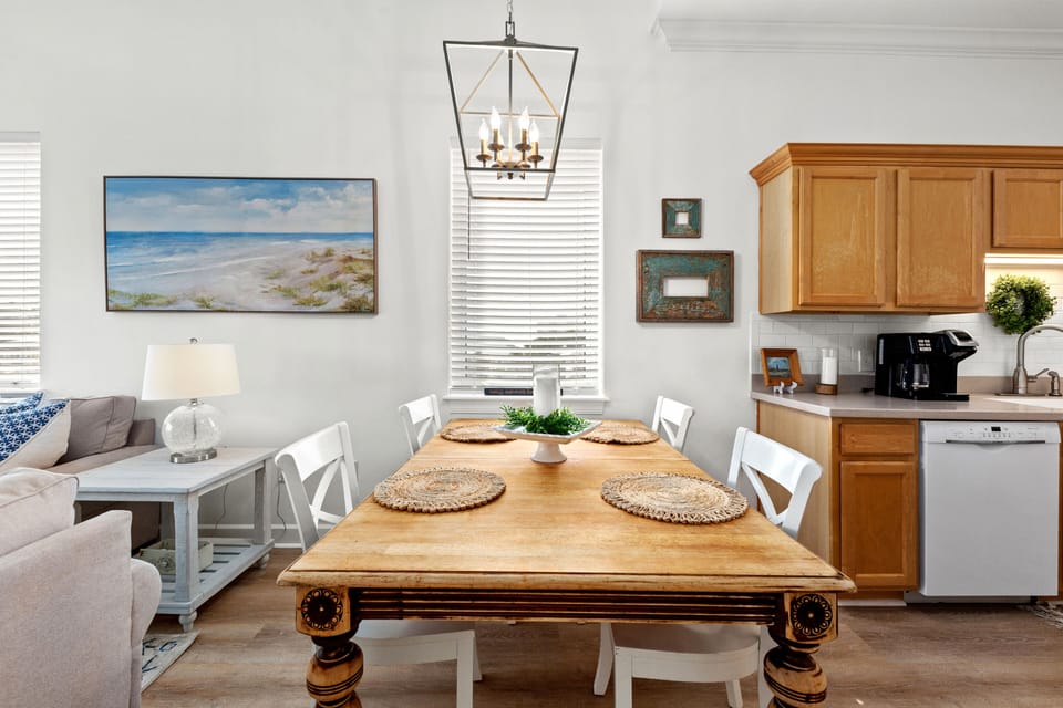 Condo, Multiple Beds, Balcony, Garden View (Seagrove Highlands 1406) | Dining