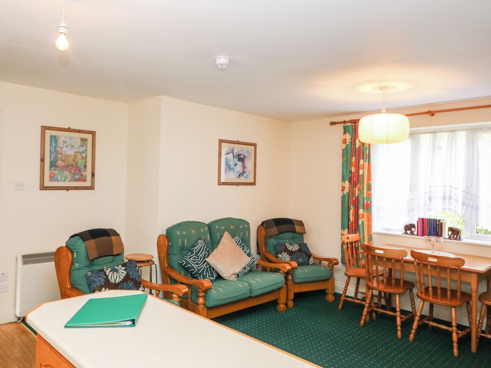 Cottage | Dining