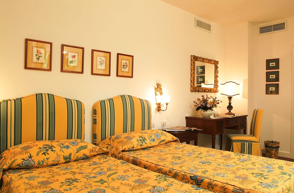 Deluxe Double or Twin Room | Minibar, in-room safe, desk, soundproofing