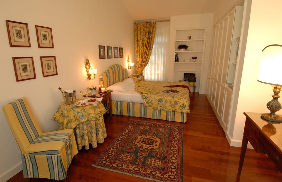 Junior Suite | Minibar, in-room safe, desk, soundproofing
