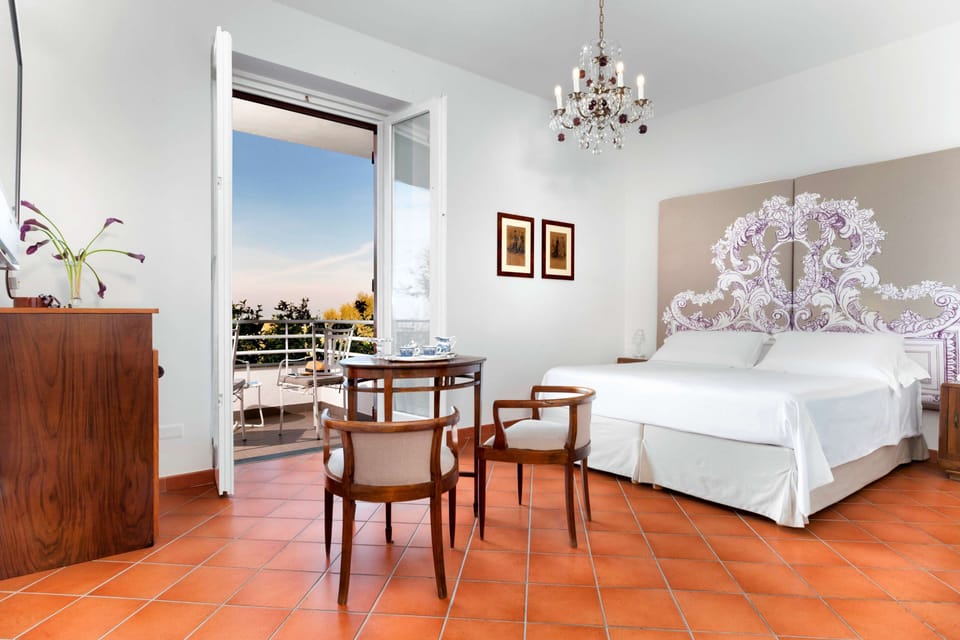Deluxe Room | Premium bedding, minibar, in-room safe, individually decorated