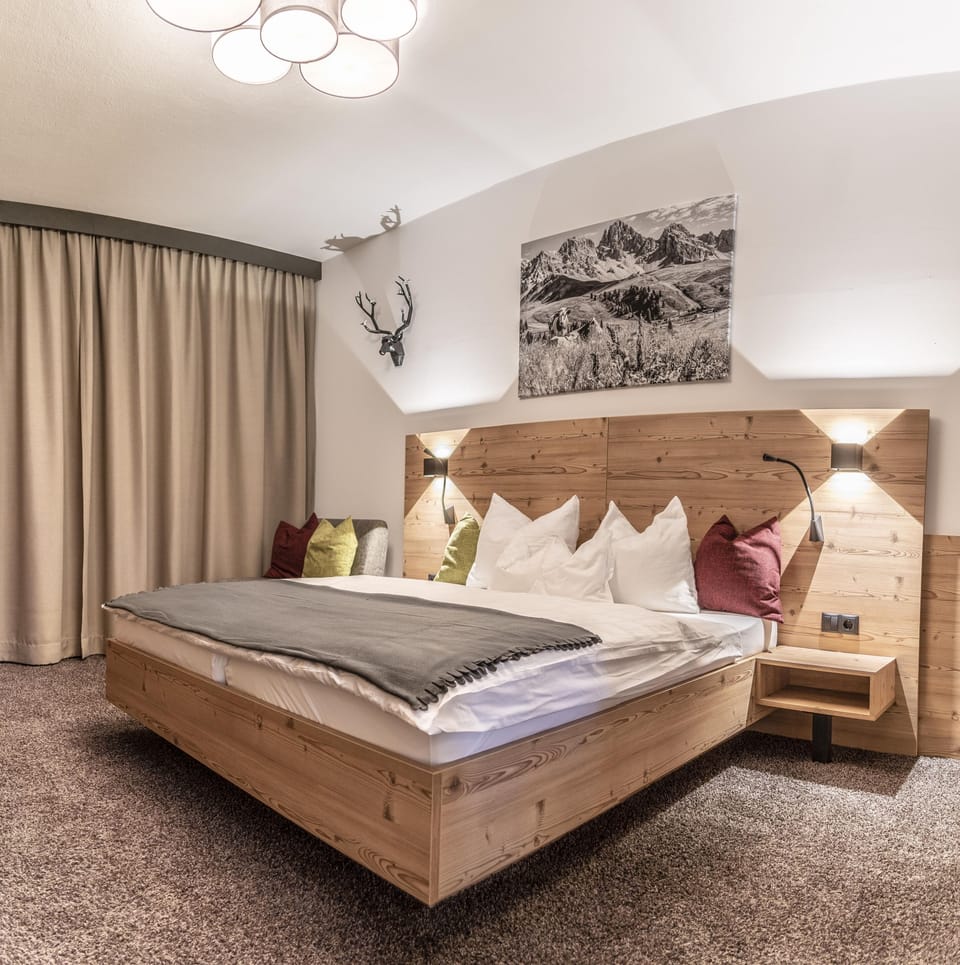 Premium bedding, in-room safe, desk, laptop workspace