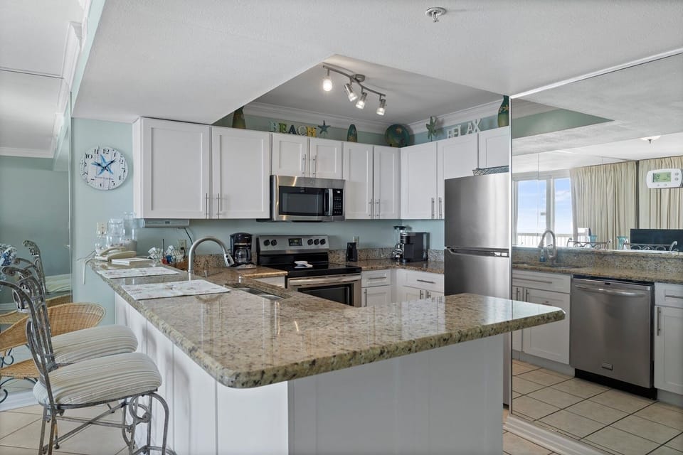 Condo, 1 Bedroom | Private kitchen | Coffee/tea maker, fridge, oven, toaster