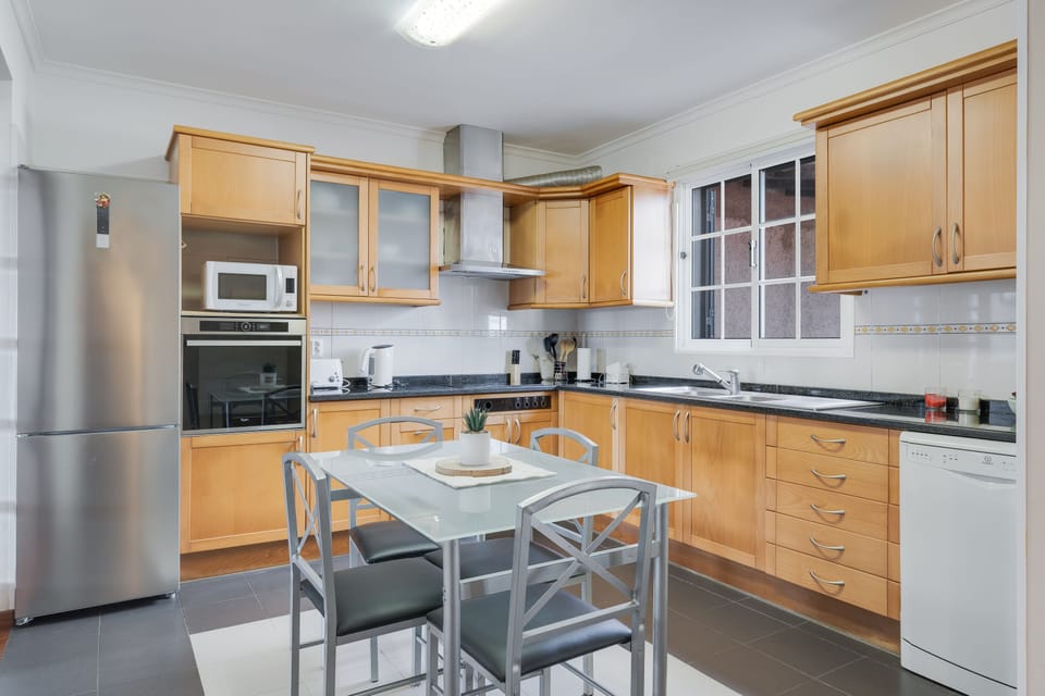 Family Villa | Private kitchen | Full-size fridge, microwave, oven, stovetop