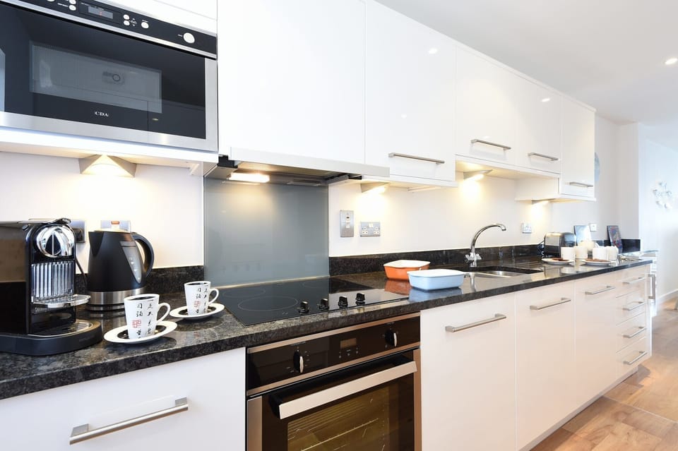 Fridge, dishwasher, cookware/dishes/utensils