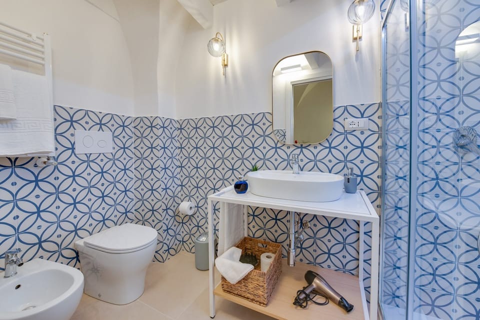 Deluxe Studio Suite, Multiple Beds, Non Smoking | Bathroom | Shower, rainfall showerhead, hair dryer, bathrobes