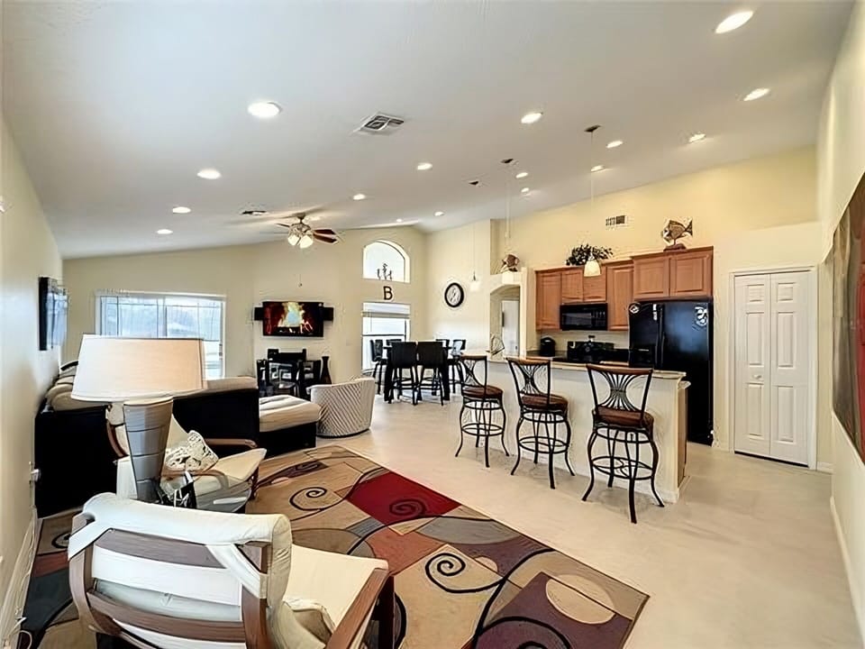 Spacious bright kitchen, Dining & lounging main area