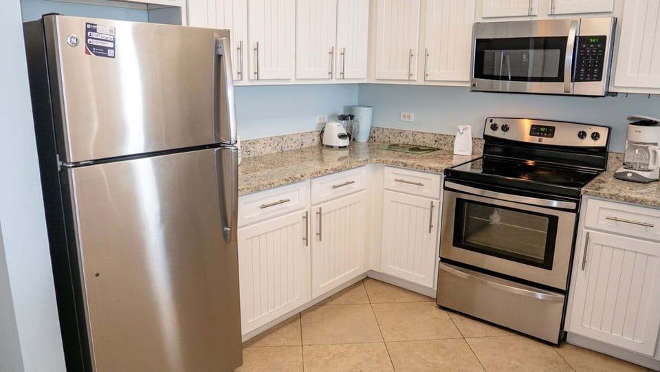 Condo, 3 Bedrooms | Private kitchen | Coffee/tea maker, fridge, oven, toaster