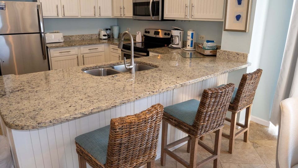 Condo, 3 Bedrooms | Private kitchen | Coffee/tea maker, fridge, oven, toaster
