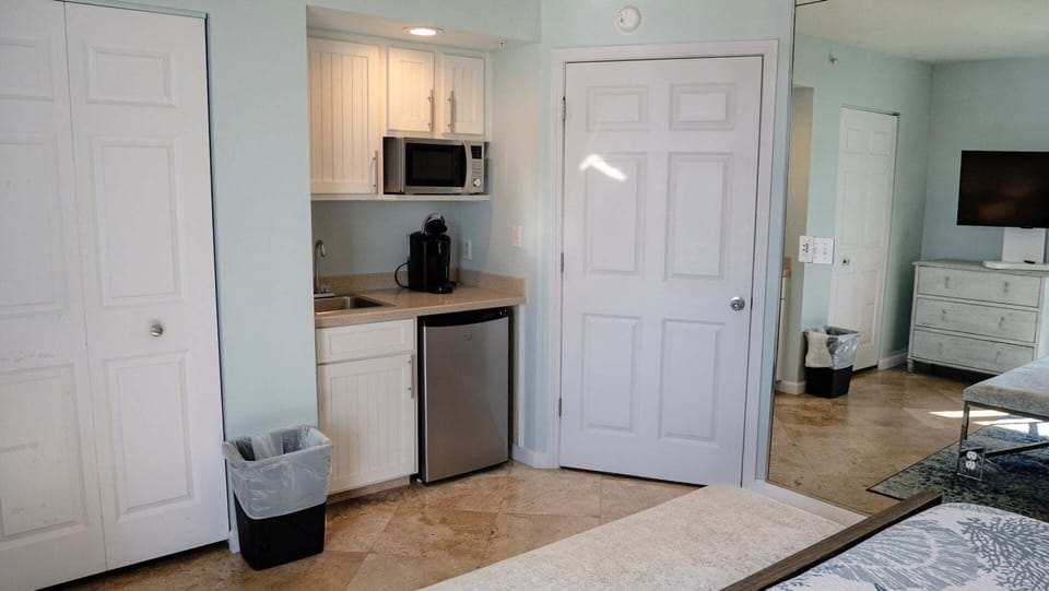 Condo, 3 Bedrooms | Interior