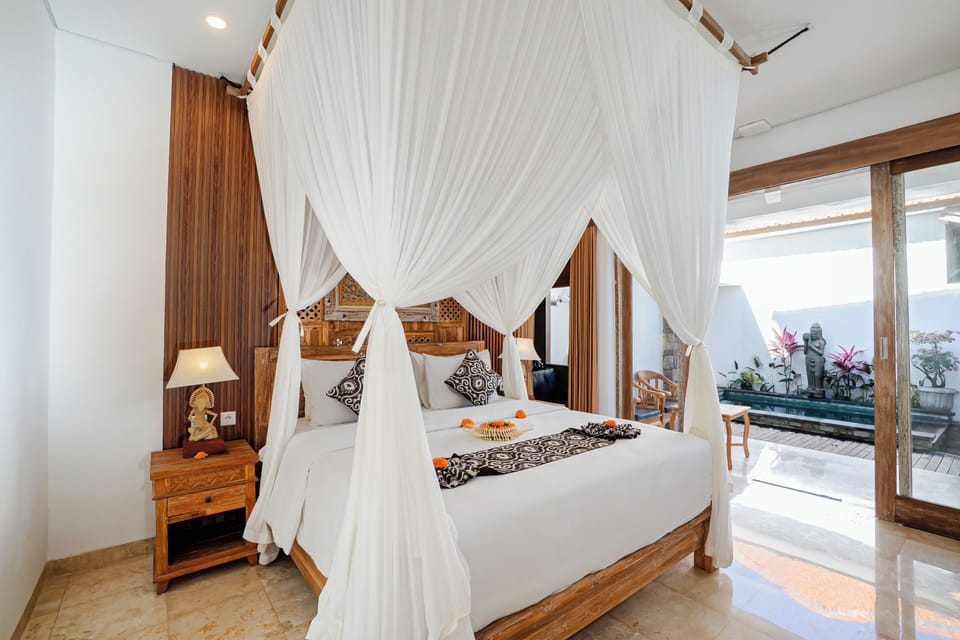 Romantic Villa | Desk, laptop workspace, free WiFi, bed sheets