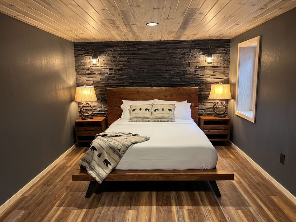Downstairs Bedroom #1, Queen.