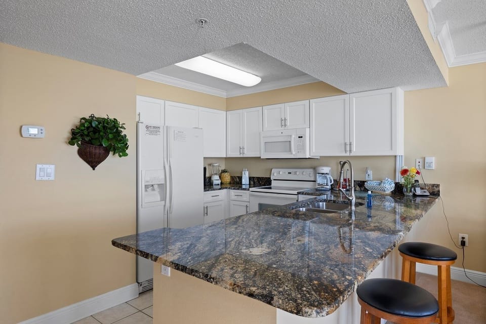 Condo, 1 Bedroom | Private kitchen | Coffee/tea maker, fridge, oven, toaster