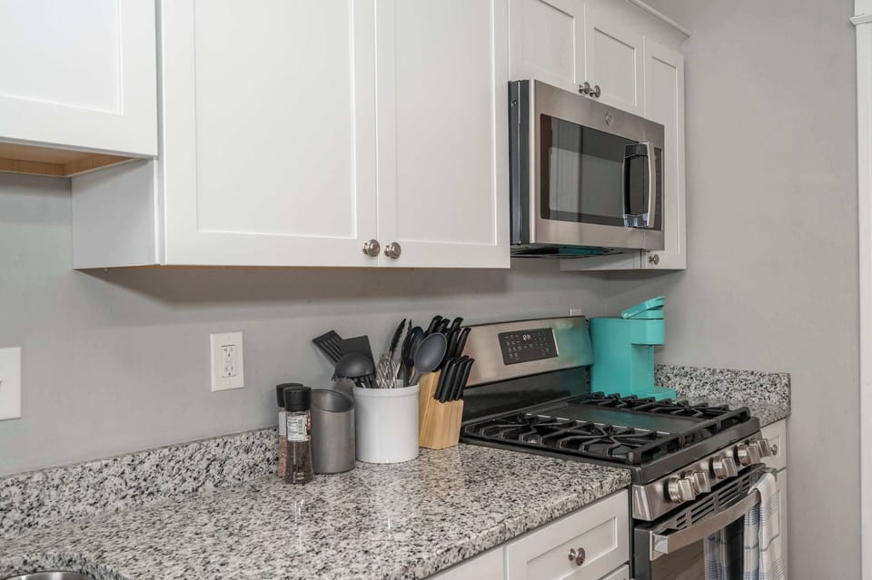 Condo, 2 Queen Beds, Kitchen, Garden View | Private kitchen | Coffee/tea maker, fridge, microwave, oven