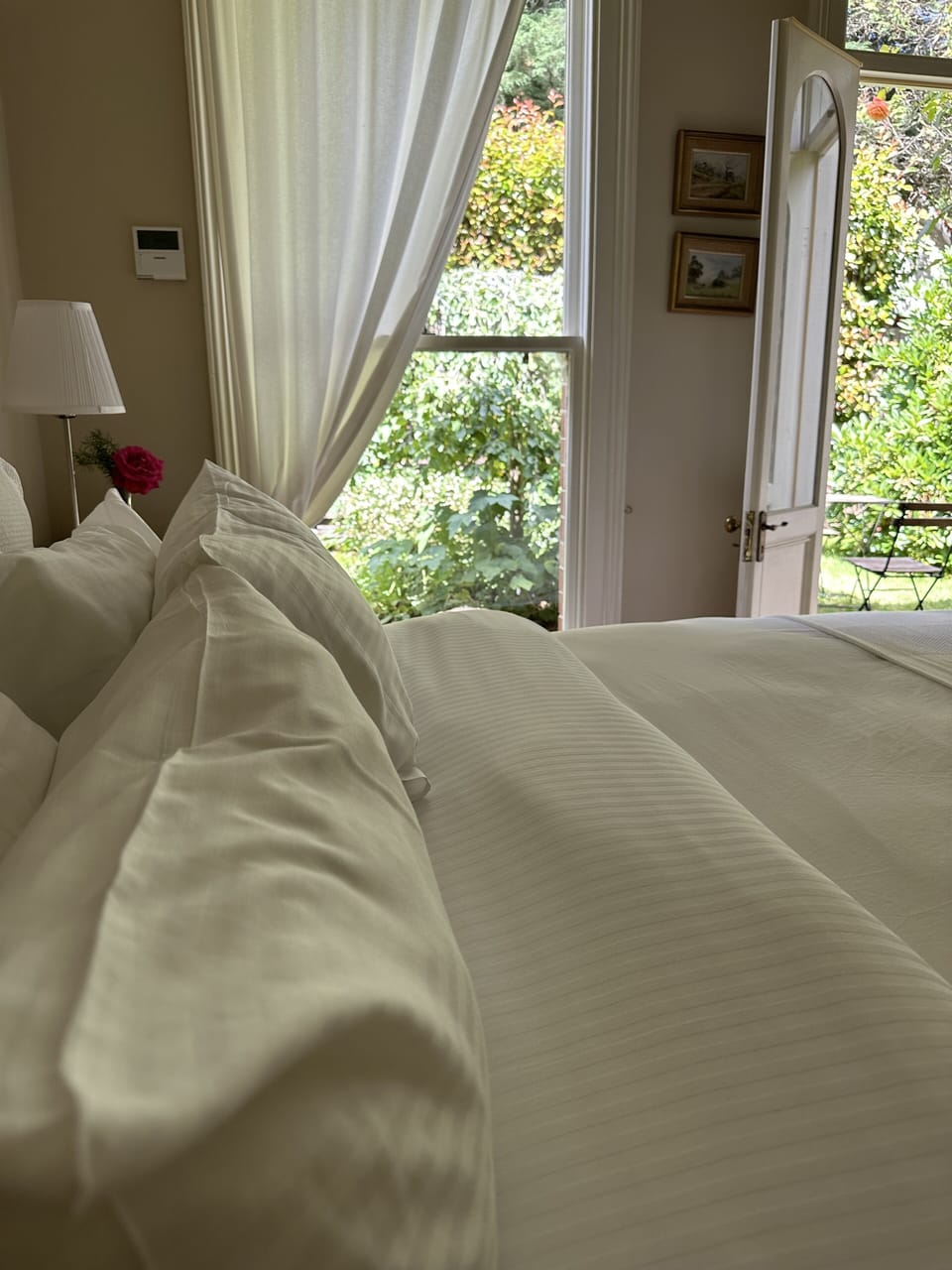 Deluxe Room | Egyptian cotton sheets, premium bedding, pillowtop beds, desk