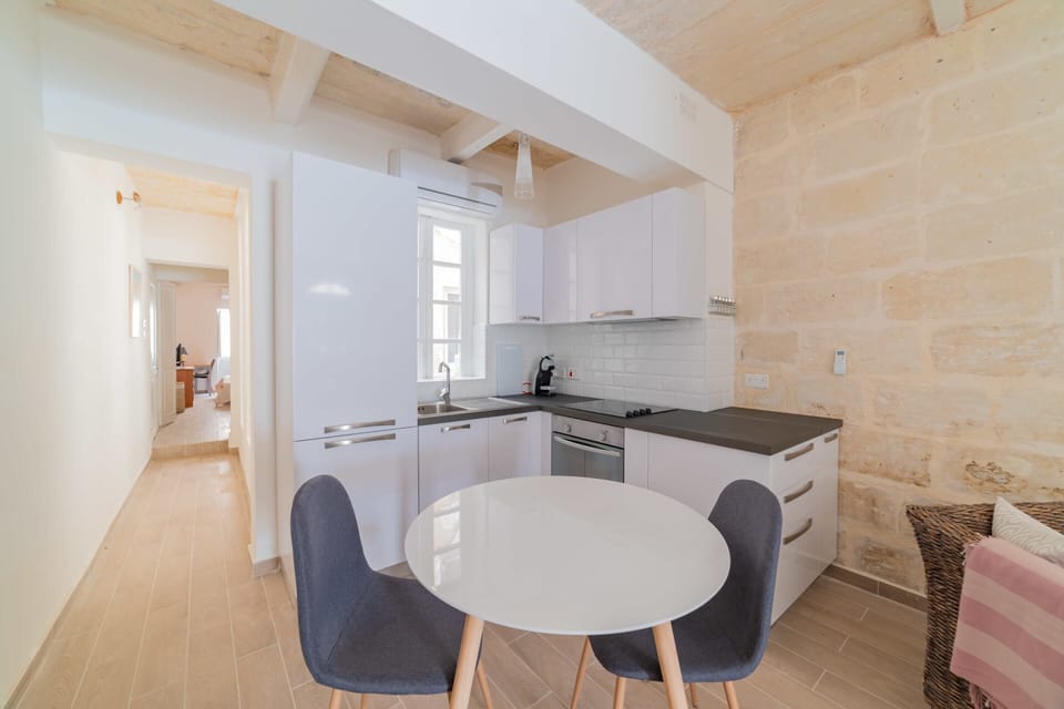 Basic Apartment, 1 Double Bed | Dining