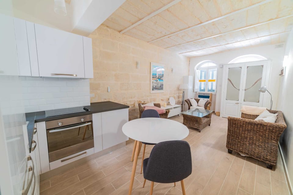 Basic Apartment, 1 Double Bed | Private kitchen | Fridge, oven, stovetop, coffee/tea maker
