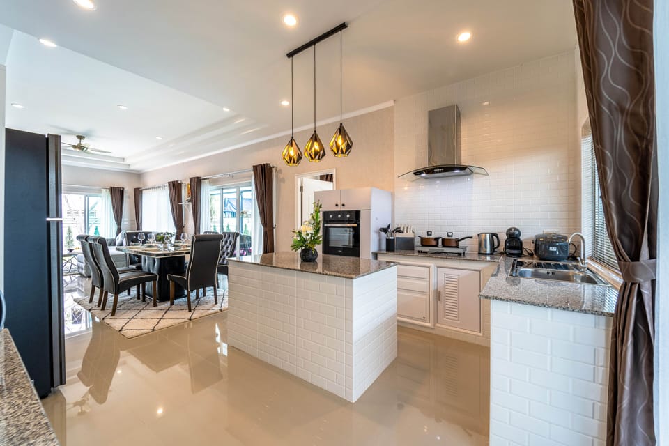 Villa | Private kitchen | Cookware/dishes/utensils