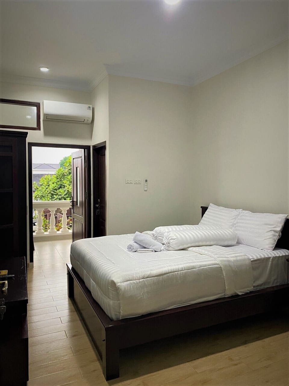 Iron/ironing board, WiFi (free)