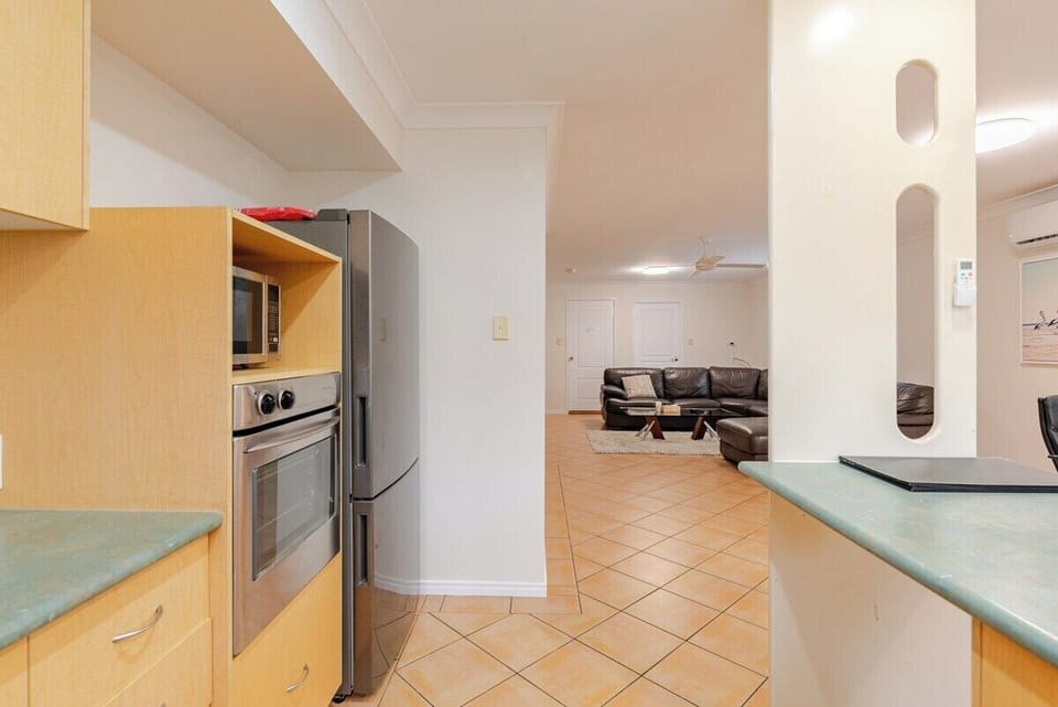 Full kitchen