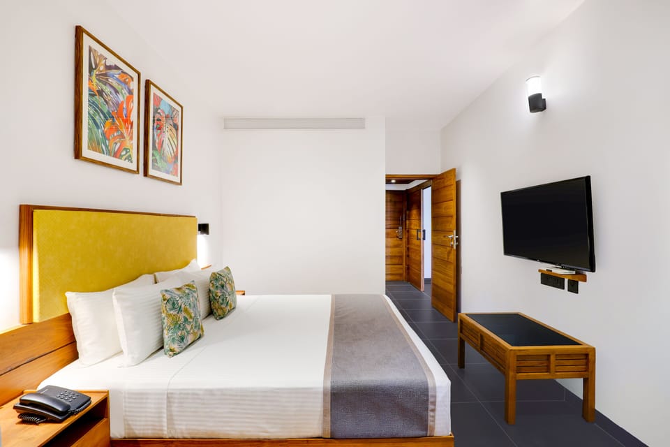 Executive Suite Room. | Minibar, laptop workspace, blackout drapes, iron/ironing board