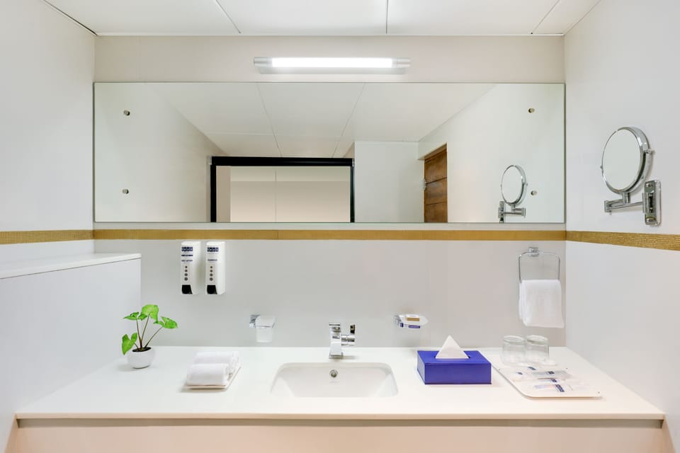 Rainfall showerhead, free toiletries, hair dryer, towels