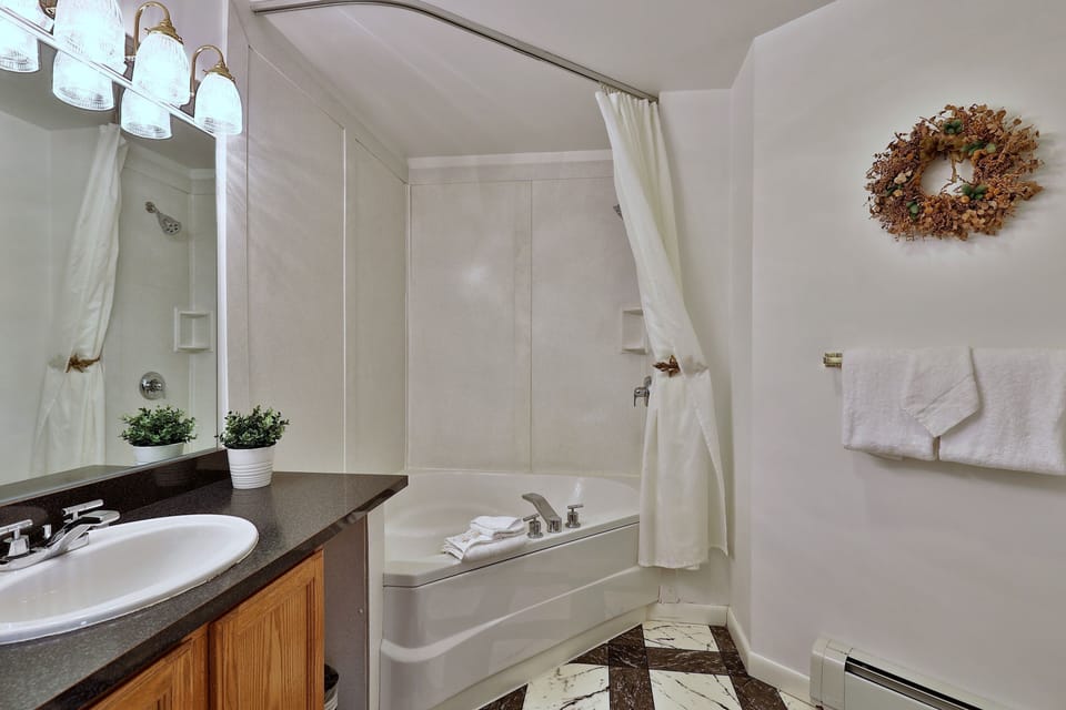 Cottage, 1 Bedroom | Bathroom | Towels