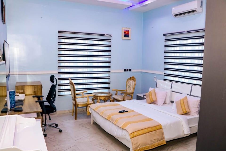 Deluxe Room, 1 King Bed, Non Smoking | In-room safe, free WiFi, bed sheets