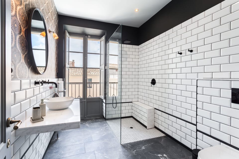 Design Double or Twin Room 8 | Bathroom | Shower, rainfall showerhead, free toiletries, hair dryer