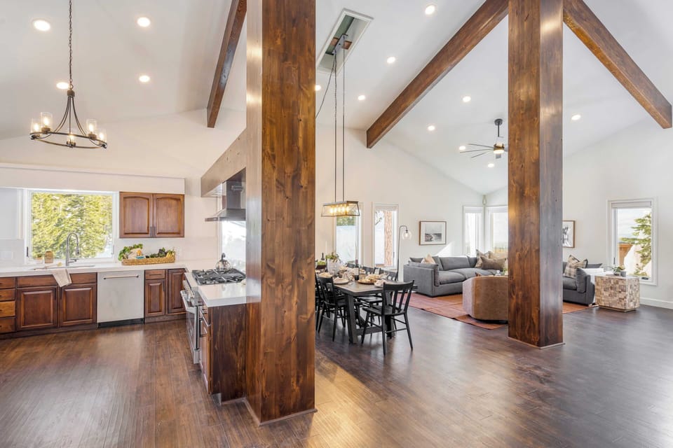 House (6 Bedrooms) | Interior