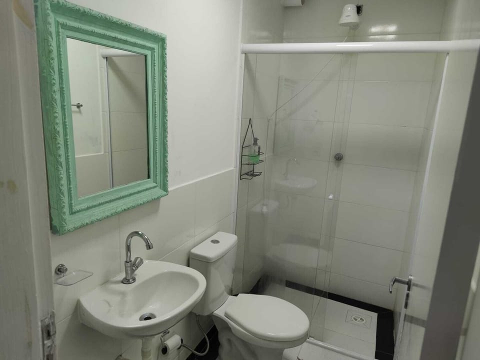 Standard Twin Room | Bathroom | Towels, toilet paper