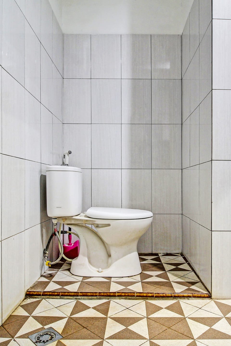Standard Double Room | Bathroom | Shower, free toiletries, towels, soap