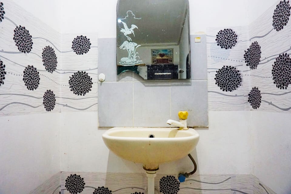 Standard Double Room | Bathroom | Shower, towels