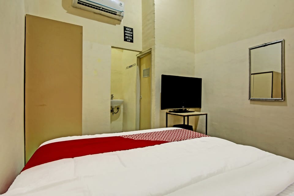 Deluxe Double Room | Desk, laptop workspace, WiFi (free), bed sheets
