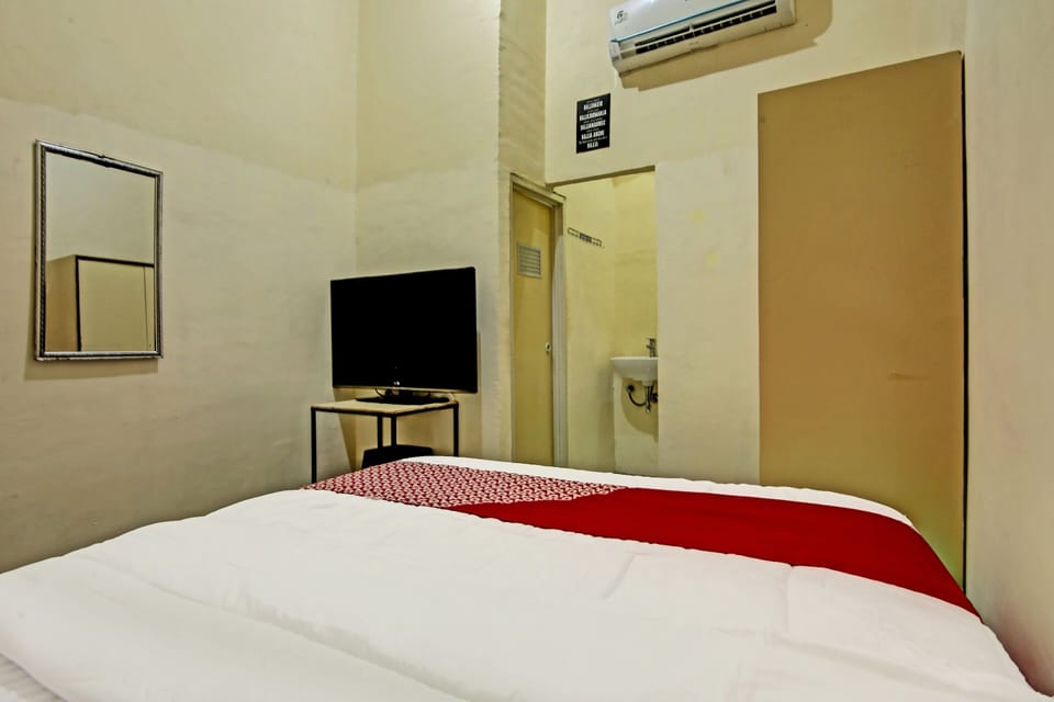 Deluxe Double Room | Desk, laptop workspace, WiFi (free), bed sheets