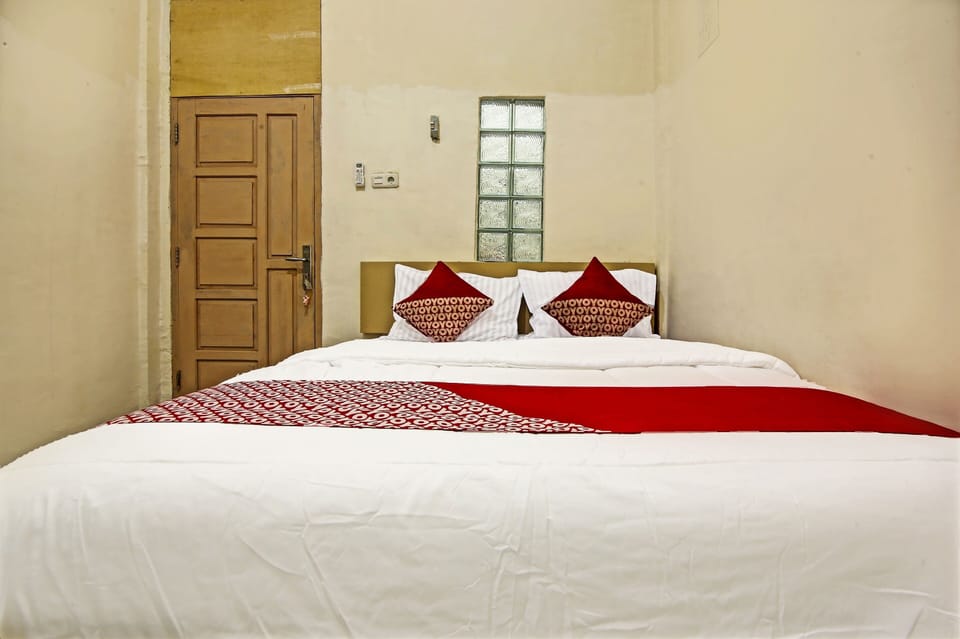 Deluxe Double Room | Desk, laptop workspace, WiFi (free), bed sheets