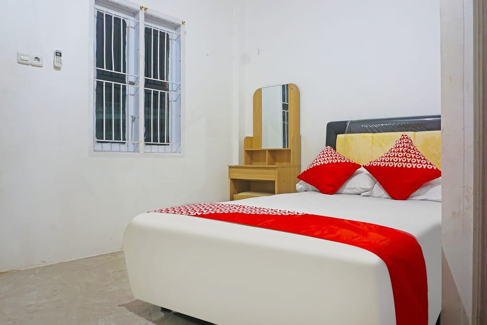 Standard Double Room | Desk, blackout drapes, bed sheets