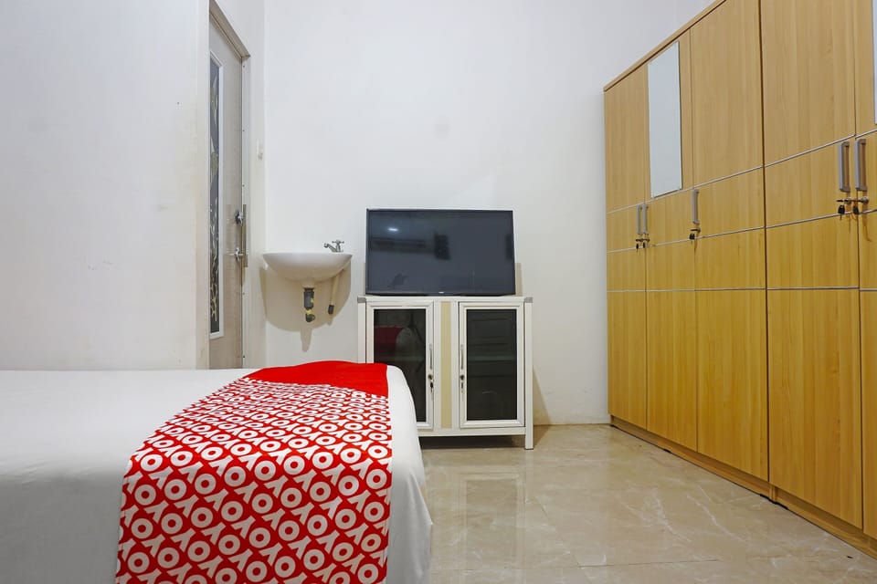 Standard Double Room | Desk, blackout drapes, bed sheets