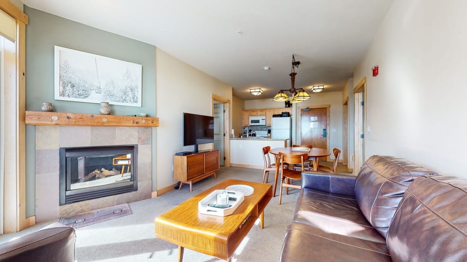 Condo, 2 Bedrooms | Living area | Smart TV