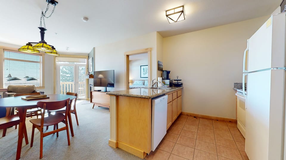 Condo, 2 Bedrooms | Interior