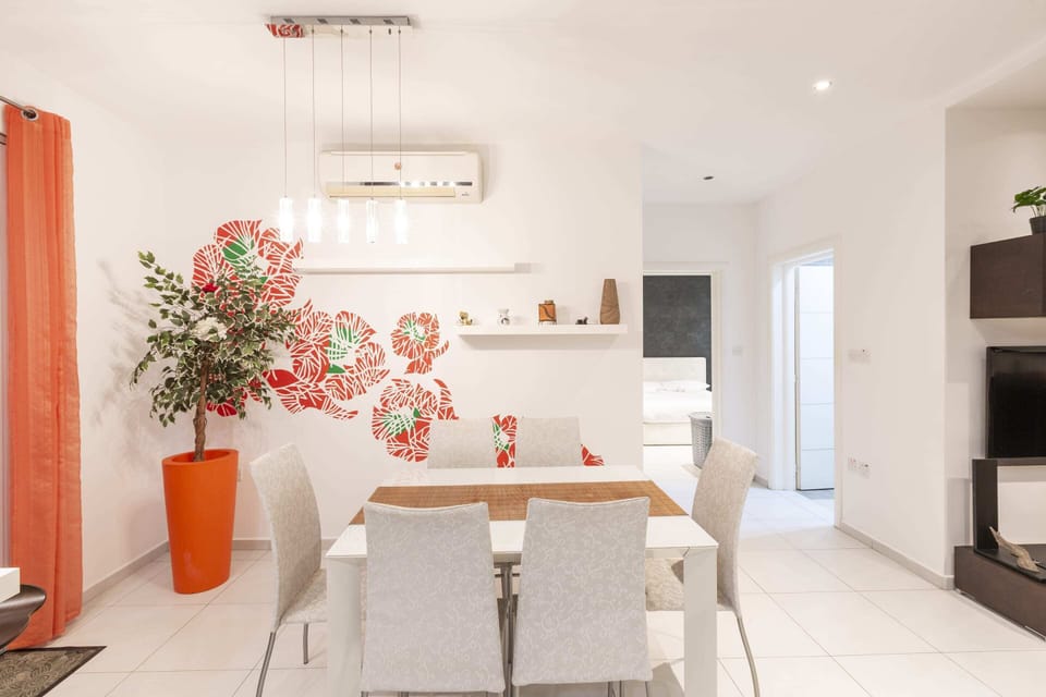 Basic Apartment, 2 Double Beds | Dining