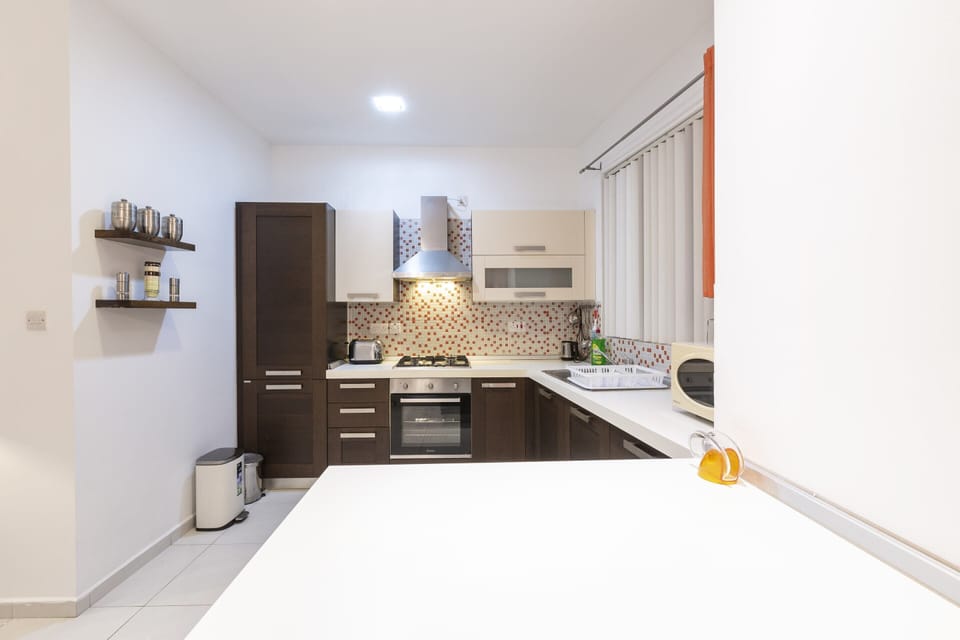 Basic Apartment, 2 Double Beds | Private kitchen | Fridge, oven, stovetop, dishwasher
