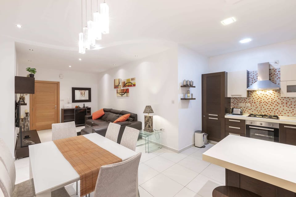 Basic Apartment, 2 Double Beds | Private kitchen | Fridge, oven, stovetop, dishwasher